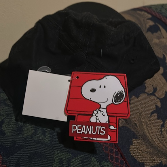 Snoopy Peanuts Hat adjustable - Picture 4 of 4